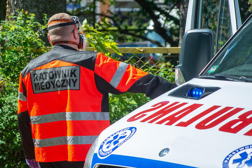 Poszukiwany policyjny ratownik medyczny na stanowisku w Katowicach i Częstochowie